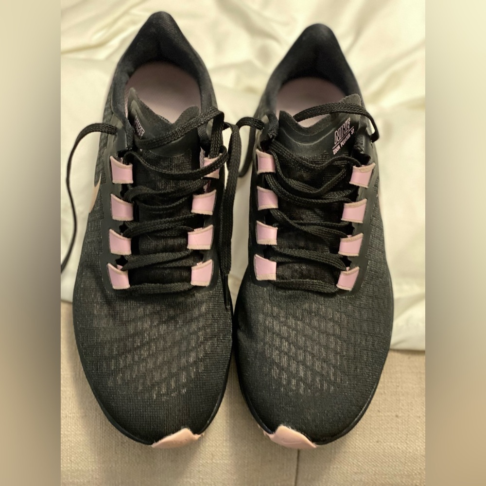 ⚡️🏃🏻‍♀️🩷Like NEW - NIKE RUNNING SHOES